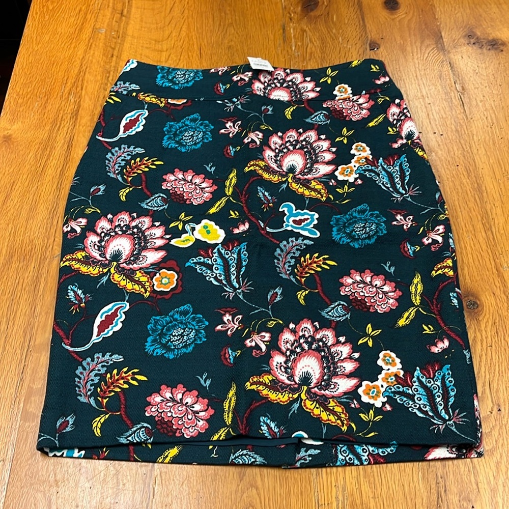 Brand new w/tags Loft - floral printed pencil skirt size 4